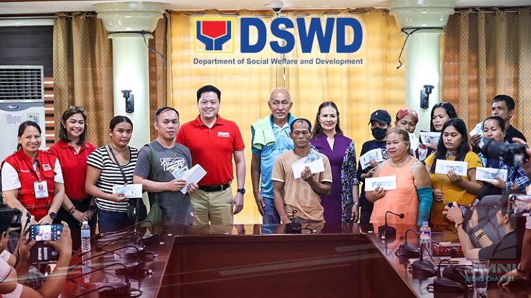 DSWD Namahagi Ng Tulong Pinansiyal Sa Mga Pamilyang Naapektuhan Ng