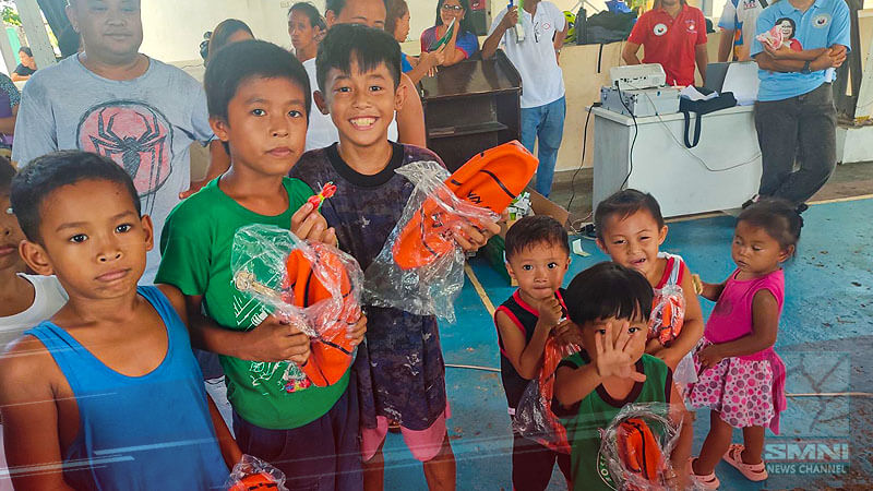 Bong Go Provides Assistance To Displaced Workers In Masinloc Zambales