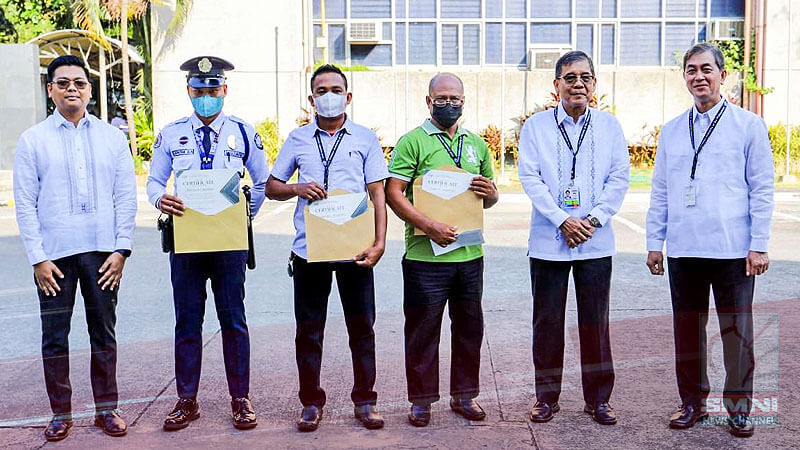 Mga tapat na tauhan ng CAAP, ginawaran ng parangal
