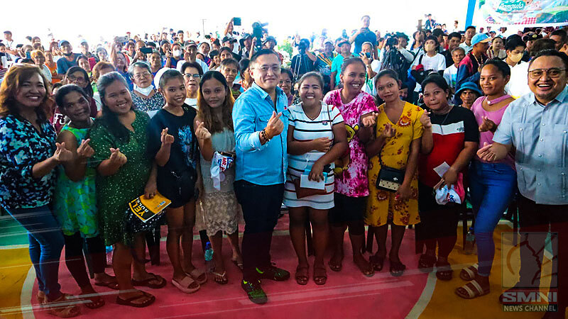 Sen. Bong Go, namahagi ng financial assistance sa evacuees ng Tabacco City, Albay