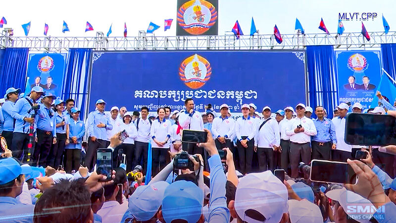 Cambodian PM to step down, appoints son as successor
