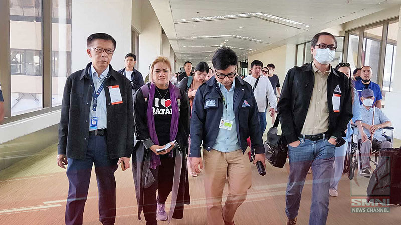 OFW na ina ng biktima ng ‘mistaken identity’ ng 17-anyos na pinagbabaril ng mga pulis, nakauwi na sa bansa
