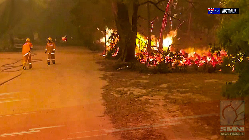 Australian officials urge residents to flee bushfires in Victoria