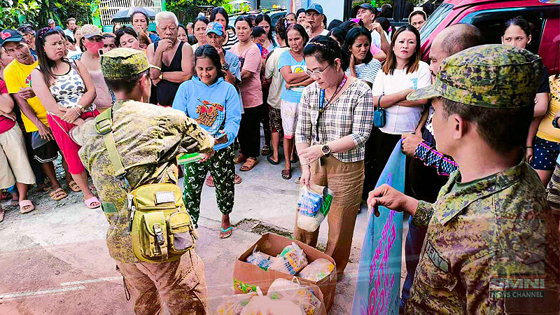 Pamilya na apektado sa pagtama ng lindol sa Mindanao, nakatanggap ng food packs mula sa PCSO