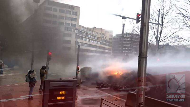 Police use water cannons as farmers burn tyres, trash at tractor protest