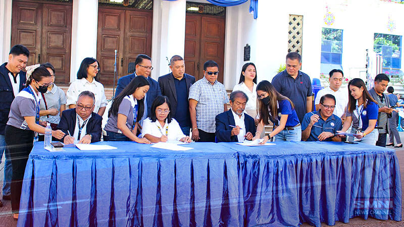 MOA for Mindanao’s first FoodtrIP signed by DOST, PLGU MisOr