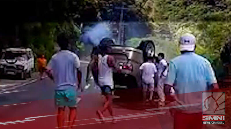 SUV sa Kennon Road, bumaligtad matapos bumangga sa tambak ng kahoy sa kalsada